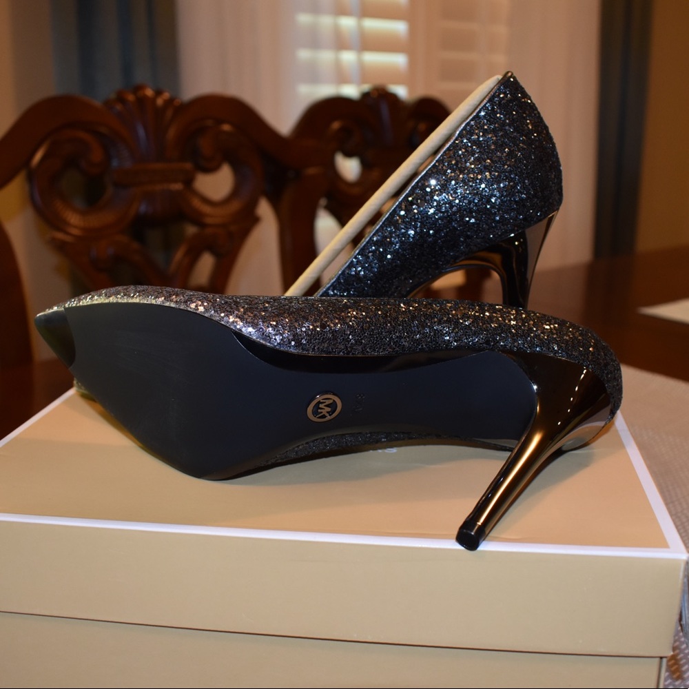 SOLD Michael Kors Claire Pointy Toe Pump - Picture 5 of 7